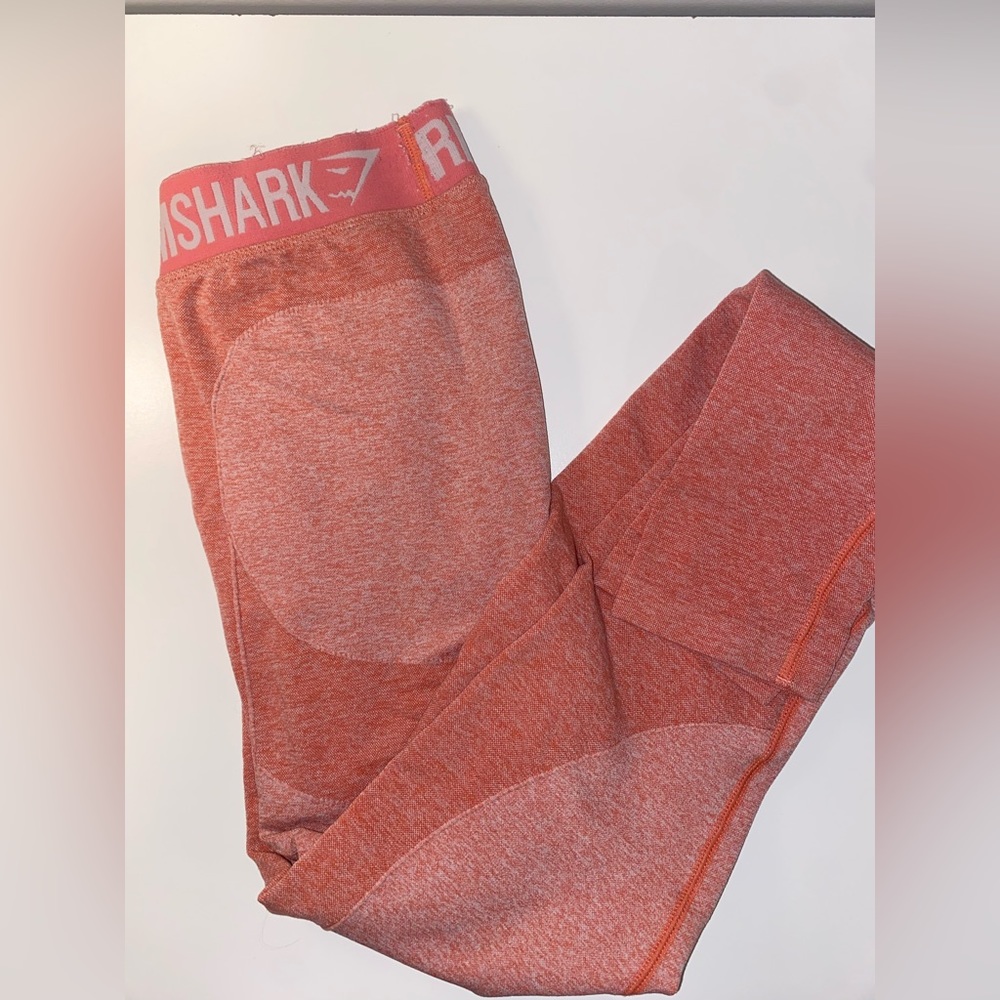 Gym shark pink leggings